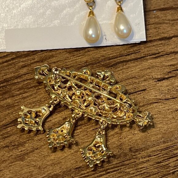 MONET Simulated Pearl Drop Earrings, Cluster studs and Pin NWOT - Picture 2 of 5